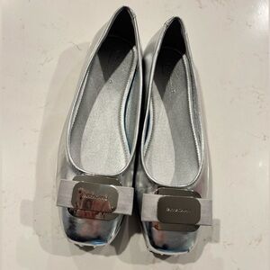 Farragamo Misanina Metallic Silver Bow Ballet Flats size 38/7.5